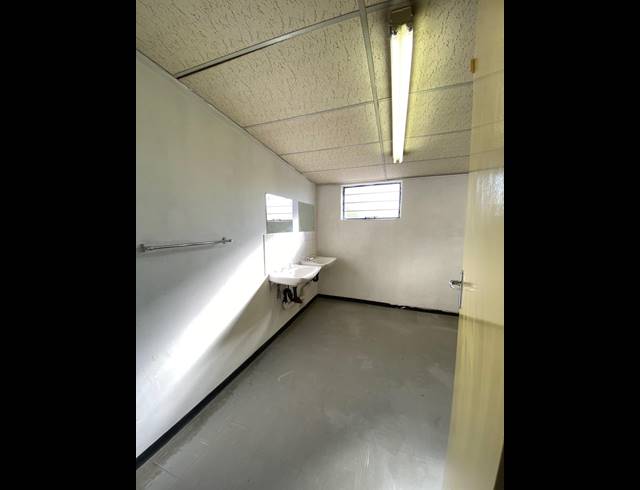 341M² WAREHOUSE TO LET IN STRIJDOMPARK